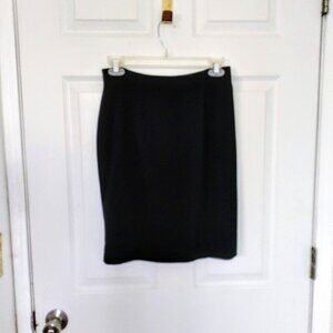 Versatile black skirt